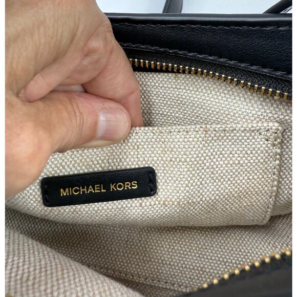 Michael Kors Moore Medium Leather Crossbody Black NWOT - Picture 12 of 16